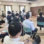 Mahathir Mohamad Instagram - After the session with young students at Japan Future Leaders School, I had the opportunity to talk to young entrepreneurs and young professionals from Kyushu-Asia Institute of Leadership (KAIL). I shared my views on "How Future Generation Should Change the Society in Global World After COVID-19". Yes, the way we live our lives and how we work have changed. Those who understand new technologies will prosper in this world post-pandemic. People also must know how to adapt to technologies and to rebuild the economy after COVID-19. We have to think out of the box and must be creative and innovative. The world now is the market which we must take advantage to grow our business. I also received questions from participants about the state of the economy, current issues, politics and social matters. I hope they will grow up to become responsible business and corporate leaders who will contribute not only to the economy of their country, but to the world. Global Arena, Fukuoka