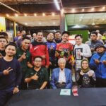 Mahathir Mohamad Instagram - #PulangKeLangkawi kali ini di mulakan dengan melawat tapak rumah sarang burung walit. Beberapa wakil pengusaha produk sarang burung dari Jepun turut serta. Mereka mengguna ekstrak sarang burung bagi pelbagai produk kosmetik serta "supplement" untuk kesihatan. Mereka akui sarang burung yang terhasil di Malaysia berkualiti tinggi. Insya'allah Langkawi juga boleh jadi pengeluar sarang burung serta produk hasil dari dari sarang burung ini. Kemudiannya bersama penduduk Langkawi dalam Majlis Kenduri Rakyat di Kampung Teluk, Ulu Melaka. Sedap sungguh gulai daging kawah yang disediakan secara gotong-royong oleh penduduk kampung di sini. Di majlis yang sama juga, saya dengar aduan dari penduduk Langkawi berkenaan penanaman padi pulut yang sudah dimulakan sejak tahun 2019. Di sebelah petang pula saya bersama dengan ahli-ahli Persatuan Pelancongan dan Rekreasi Tanjung Rhu. Mereka ini pengusaha-pengusaha bot pelancong. Mereka menyampaikan masalah mengenai jeti yang dibina sejak bertahun lama sebenarnya atas tanah milik pihak lain. Ini menyebabkan ia tidak boleh dibangun dan ditambah baik. Pada sebelah malam saya bersama penghantar-penghantar makanan dari Food Panda dan Grab. Anak-anak muda ini berkonvoi dari Sungai Petani ke Alor Setar kemudian ke Kangar dan terus ke Langkawi. Pesanan saya kepada penghantar-penghantar makanan ini supaya berhati-hati di jalan raya dan teruskan usaha untuk berjaya dalam apa jua bidang.