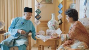 Mahathir Mohamad Instagram - Saya dan Hasmah ambil peluang ini untuk ucap Selamat Hari Raya Aidilfitri kepada semua rakyat Malaysia khususnya yang beragama Islam. Maaf zahir dan batin.