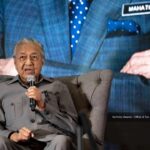 Mahathir Mohamad Instagram - Dari kecil, anak-anak perlu diberi semangat untuk menimba ilmu pengetahuan untuk masa depan mereka. Jika mereka tekun, mereka akan mendapat manfaat darinya. Sistem pendidikan juga hendaklah bersedia dengan perkembangan terkini yang sesuai bagi memenuhi pasaran pekerjaan pada masa depan. Pelajar juga ada nilai yang baik. Jika nilai tidak betul, ilmu boleh disalahguna bagi tujuan yang salah. Selain itu, guru dan ibu bapa juga harus beri perhatian kepada mereka yang kurang berkebolehan kerana mereka bukan tidak boleh buat tetapi perlu diberi perhatian lebih sedikit supaya mereka ini juga boleh berjaya. Pagi tadi di Majlis Perasmian Kejayaan Pelajar Cemerlang SPM 2021 anjuran PTTI saya berpeluang menyampaikan anugerah kepada pelajar-pelajar Cemerlang SPM 2021. Ukuran cemerlang ini bukan sahaja mereka yang mendapat banyak 'A' tetapi mereka yang menunjukkan peningkatan ketara dalam SPM 2021 berbanding keputusan peperiksaan sebelum ini. Tahniah kepada pelajar-pelajar yang berjaya. Teruskan kecemerlangan dan bersedialah untuk menyumbang kepada negara yang tercinta ini.