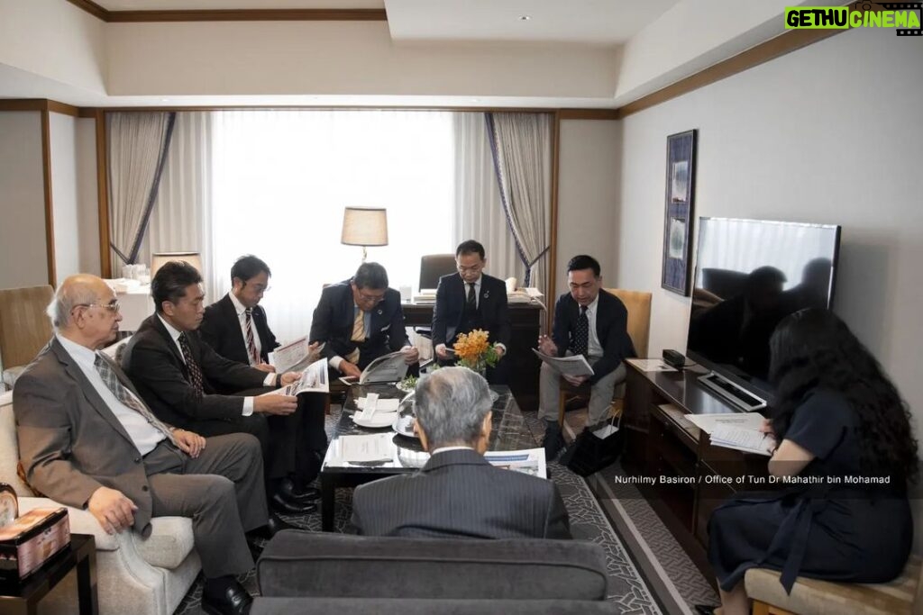 Mahathir Mohamad Instagram - I received representatives of Toyo University, including Chancellor Shinji Fukukawa today. Toyo University is one of the oldest universities in Japan and was founded some 135 years ago. Toyo University established the Asia PPP Institute to promote public-private partnership (PPP) for economic and infrastructure development in the Asian region, including in Malaysia. I have served as an honorary advisor to the Institute since its establishment in 2017. Imperial Hotel / 帝国ホテル（Tokyo・Osaka・Kamikochi）