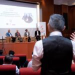 Mahathir Mohamad Instagram - Hujung minggu lalu saya hadir Forum Usahawan Bumiputera, ‘Membina Daya Tahan Ekonomi Bumiputera dan Cabaran Masa Hadapan anjuran SAHOCA Entrepreneur Association (SEA) di Putrajaya. Dalam forum beberapa perkara disentuh, antaranya kepentingan nilai seperti berdisiplin, konsisten dalam apa jua perusahaan yang diusahakan dibincang. Dalam perniagaan sudah tentu ada cabaran namun kita perlu cekal dan tidak mudah kecewa, serta sabar. Ada kalangan kita jadikan berniaga hanya sebagai tempat persinggahan sementara dapat kerja tetap, selepas itu tinggal perniagaan untuk kerja makan gaji. Sebaliknya jika konsisten, ia akan menghasilkan keuntungan lumayan dan pendapatan bertambah berbanding kerja makan gaji. Sekarang inipun perniagaan tidak semestinya ada kedai pamerkan barang niaga. Kita boleh manfaatkan teknologi melalui platform e-commerce sedia ada seperti Tiktok, Shopee, Lazada dan berbagai-bagai lagi, bezanya kita perlu lebih kreatif dan ke hadapan. Kalau barang itu bagus dan menarik ramai, pastinya orang akan cari dan laris dijual. Satu perkara lagi yang saya tekankan ialah berkenaan hutang. Ramai orang Melayu bila nak berniaga dia pinjam. Lepas pinjam cukup payah nak bayar balik hutang. Ini beri satu tanggapan buruk terhadap orang Melayu. Disebabkan itu pemberi pinjaman akan rasa tidak senang untuk beri hutang dan orang lain yang akan jadi mangsa. Inilah punca ramai peniaga lain cukup susah dapat kelulusan pinjaman kerana rekod buruk orang lain. Sebaliknya jika hutang dibayar, ia akan lebih mudah dapat bantuan tambahan kerana punyai rekod yang baik. Dalam berniaga, kita perlu bina rangkaian, macam mana orang hendak kenal perniagaan kita jika orang tidak kenal langsung dengan peniaga atau pemilik. Kalau kita berniaga di luar negara umpamanya, hadirlah forum, buatlah lawatan dan melalui itu kita akan jumpa dengan peniaga-peniaga lain yang sesuai dengan perniagaan kita. Maka berkembanglah dan dikenalilah jenis perniagaan kita itu. Yayasan Kepimpinan Perdana Putrajaya