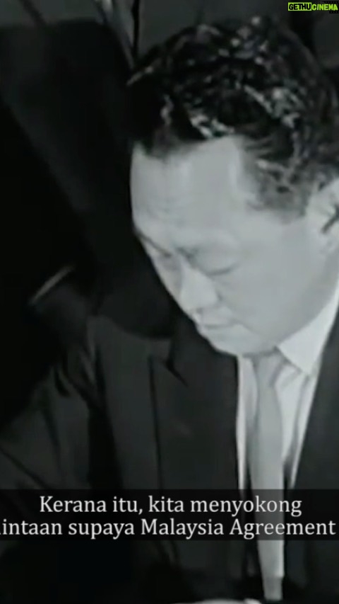 Mahathir Mohamad Instagram - Alhamdulillah, hari ini sudah 57 tahun kewujudan Malaysia. Banyak yang kita lalui bersama. Sudah jauh kita melangkah. Singapura telah keluar tetapi keutuhan hubungan antara Semenanjung Tanah Melayu dengan Sabah dan Sarawak bertambah kukuh dan terus disemai. Memang benar, di dalam sebuah keluarga besar, ada kala timbul rasa tidak puas hati di kalangan kita dan ia perlu dinilai dan dicari satu titik pertemuan supaya hubungan kita tidak terlerai. Semoga Allah merahmati kita semua.
