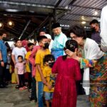 Mahathir Mohamad Instagram - Saya berasa gembira dapat bersama meraikan penduduk Langkawi dan para pelancong di Majlis Jamuan Hari Raya Parlimen Langkawi di Telaga Walk hari ini. Alhamdulillah, setelah dua tahun kita tidak dapat meraikan hari raya besar-besaran, kali ini dapat bersemuka semula. Walaupun hujan sepanjang hari sejak semalam, namun suasana di sini masih meriah. Saya dan isteri ucap terima kasih kepada semua yang hadir ke majlis ini. InsyaAllah jumpa lagi.