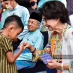 Mahathir Mohamad Instagram - Saya berasa gembira dapat bersama meraikan penduduk Langkawi dan para pelancong di Majlis Jamuan Hari Raya Parlimen Langkawi di Telaga Walk hari ini. Alhamdulillah, setelah dua tahun kita tidak dapat meraikan hari raya besar-besaran, kali ini dapat bersemuka semula. Walaupun hujan sepanjang hari sejak semalam, namun suasana di sini masih meriah. Saya dan isteri ucap terima kasih kepada semua yang hadir ke majlis ini. InsyaAllah jumpa lagi.