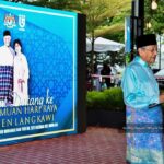 Mahathir Mohamad Instagram - Saya berasa gembira dapat bersama meraikan penduduk Langkawi dan para pelancong di Majlis Jamuan Hari Raya Parlimen Langkawi di Telaga Walk hari ini. Alhamdulillah, setelah dua tahun kita tidak dapat meraikan hari raya besar-besaran, kali ini dapat bersemuka semula. Walaupun hujan sepanjang hari sejak semalam, namun suasana di sini masih meriah. Saya dan isteri ucap terima kasih kepada semua yang hadir ke majlis ini. InsyaAllah jumpa lagi.