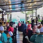 Mahathir Mohamad Instagram - Saya berasa gembira dapat bersama meraikan penduduk Langkawi dan para pelancong di Majlis Jamuan Hari Raya Parlimen Langkawi di Telaga Walk hari ini. Alhamdulillah, setelah dua tahun kita tidak dapat meraikan hari raya besar-besaran, kali ini dapat bersemuka semula. Walaupun hujan sepanjang hari sejak semalam, namun suasana di sini masih meriah. Saya dan isteri ucap terima kasih kepada semua yang hadir ke majlis ini. InsyaAllah jumpa lagi.