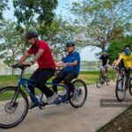 Mahathir Mohamad Instagram - Di Tasik Putrajaya pagi tadi, kayuh semula setelah beberapa bulan tak dapat kayuh gerek. Gerek ni perkataan Kedah untuk basikal. Saya tengok ramai yang amal gaya hidup sihat, alhamdulillah dan tahniah. Saya pilih Tasik Putrajaya, tapi tak ramai yang tahu lanskap tasik ini sebenarnya diinspirasi daripada Lake Como di Italy, dengan perumahan di sekitarnya mengindahkan suasana.