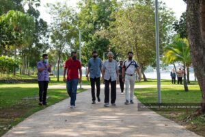 Mahathir Mohamad Instagram - Adakalanya saya tak berharap nak pulih, tetapi alhamdulillah dengan rawatan yang diberi Institut Jantung Negara (IJN)  saya kembali pulih.

Di sekitar Tasik Putrajaya pagi ini, 9 Februari 2022.