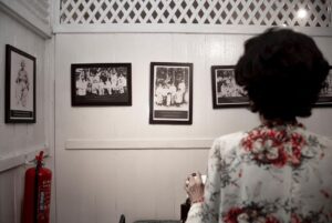 Mahathir Mohamad Instagram - Di sinilah rumah kelahiran saya, tempat dibesar, diasuh oleh emak dan bapak hinggalah berkahwin dengan Hasmah.

Suasananya berbeza apabila kembali ke sini bila ramai sudah tiada. Yang ada cuma kenangan.

Rumah ini amat kecil berbanding dengan besarnya di waktu saya kecil. 

Mahathir bin Mohamad
Lorong Kilang Ais
27 November 2021