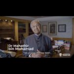 Mahathir Mohamad Instagram - TIADA PERSARAAN MELAKUKAN IBADAH 1. Saya sedar ada yang persoal kenapa perlu saya bertanding lagi di dalam pilihan raya. 2. Tidak kurang juga yang suruh saya duduk di masjid dan buat ibadah atau duduk di rumah bermain dengan anak cucu. 3. Pertamanya, saya masih lagi hidup dengan rahmat Allah. 4. Bagi saya umur panjang beri peluang kepada saya untuk terus berjuang. Tidak ada perjuangan yang lebih baik selain dari berjuang untuk agama, bangsa dan tanah air. 5. Saya percaya perjuangan tersebut juga adalah satu ibadah seperti mana yang saya diwajibkan melakukan ibadah samada di masjid mahupun ibadah-ibadah yang lain. 6. Saya percaya perjuangan itu satu ibadah dan tidak ada persaraan apabila melaksanakan ibadah. Ini termasuklah meneruskan perjuangan. 7. Sebagai pemimpin, saya tidak boleh duduk mengarah dan menyuruh orang melakukan sesuatu tanpa saya sendiri turut melakukannya. 8. Jika saya mahu orang lain berjuang menentang kleptokrat dan penyamun-penyamun Negara, saya mesti turut serta. 9. Selagi hidup, saya akan terus berjuang. 10. Dan perjuangan ini masih belum selesai. DR MAHATHIR BIN MOHAMAD 13 Oktober 2022