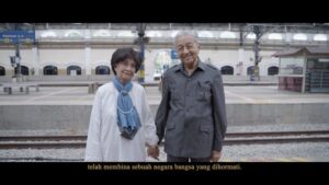 Mahathir Mohamad Instagram - Selamat Hari Merdeka ke 65 Tahun 🇲🇾 [Kredit Lagu: Tanah Pusaka - Aubrey Suwito feat. Sean Ghazi with the MPO] Malaysia