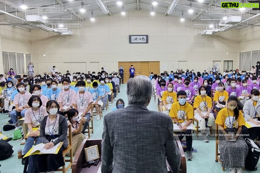 Mahathir Mohamad Instagram - I am back in Fukuoka to attend the Japan Future Leaders School. For the past 19 years I’ve been invited to address a group of young people, pre-University students. This time, I shared my thoughts on 'Can War Be Abolished? A New Milestone for Peacemaking and Our Future Generation Can Contribute'. I have always been of the opinion that War is about killing people and destroying everything that we have built. With war, no one achieves anything - neither the winner nor the loser. I see war as something very primitive that uncivilised people promote. There will always be conflict between nations. Uncivilised people always choose to fight each other. War is not a solution to any conflict. Can war be abolished? Yes we can. It is important that the young people who inherit this world must understand war is not an option at all to solve problems. Perhaps with this understanding, future wars can be avoided. Conflicts must be solved through negotiations, arbitration and reference to the world court. I also listened to presentations from participants about peace projects. It seems that they have been studying wars, and peace, and they have suggestions on how to maintain peace. They have many ideas and I may use some of the ideas in future talks that I may give to other people. It is important for future leaders to be exposed to the problem early when they are still young so that they do not go wrong and perhaps become a good leader some day. Global Arena, Fukuoka