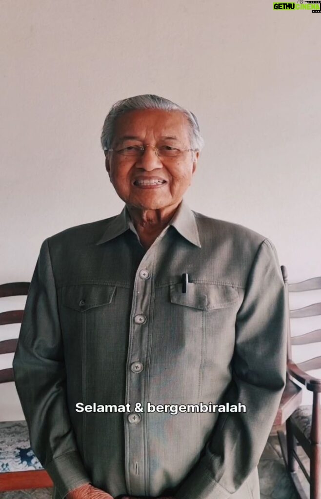 Mahathir Mohamad Instagram - Selamat Hari Bapa