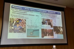 Mahathir Mohamad Instagram - I was invited to visit the Japan Aerospace Exploration Agency (JAXA) in Tsukuba, about 50km from Tokyo, recently.

The Japanese have been studying and experimenting space exploration for quite some time. Starting with small rockets, they have now  progressed and are participating in the manning of the International Space Station (ISS) together with Russians and Americans. 

They carried out experiments and send rockets into space on behalf of other countries. The UAE, for example, decided to explore space and commissioned JAXA to launch their rocket. 

The visit and exhibition was very interesting. It showcased space satellites that had been launched. Because it was full size, including the capsule where the astronauts live, you are able to physically imagine these astronauts’ living condition. 

The space station is quite big about 8 feet in diameter so they can walk about inside the space ship without suits because the climate inside is the same with that of earth.

But if they need to go out to do some maintenance work or something outside, they need to wear the space suit. 

The space suit of course has got provisions for supplying oxygen for them to breathe. 

I asked the President of JAXA, Dr Hiroshi Yamakawa and his team several questions. One of which is about the debris in outer space. Today there are about 50,000 debris in space which is actually orbiting the earth. I wanted to know whether it has any effect on our climate or not. There is no claim that it is affecting the climate.

Beyond that, I wanted to know how they can send a rocket into space and actually docks at the Space Station. Because the Space Station cannot be seen with the naked eye. Even with the telescope, it is difficult to see, but the space capsule carrying the astronauts can actually dock the ISS.