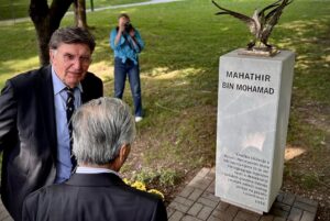 Mahathir Mohamad Instagram - When the Serbs attacked Bosnia, we felt that it was an unequal fight because the Serbs were more numerous and better equipped with weapons. Whereas the Bosnians  were few in numbers and they were not able to get any weapons because the European Union decided that Bosnia should not be given any weapon because it would cause more death. 

But we were able to send a battalion to Bosnia and they were stationed there and they helped strengthen the Bosnians and eventually the war ended and they had an agreement at Dayton which enabled Bosnia to be an independent state.

So they believe that the sending of our troops there to help them is very helpful and they appreciated very much what we have done for Bosnia. They believe that it was done during the time when I was Prime Minister.

As a token of their appreciation they decided to put up a monument in the form of a stone, with birds on the top and a quotation taken from my speech. They translated the quotation and wrote it in their language and inscribed it on the monument. The stone monument was erected in Kemal Monteno Park in Sarajevo. We feel that it is kind of them to remember us and our contributions towards their fight for independence.

(Note: They had sculpted peace pigeons on top of the monument as a symbolic gesture that Dr Mahathir is still actively participating on the world stage)