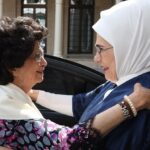 Mahathir Mohamad Instagram - Dr Mahathir was yesterday received by the President of the Republic of Turkiye, H.E Recep Tayyip Erdogan and Dr Siti Hasmah by the First Lady, Emine Erdogan at the Presidential Complex in Ankara. The meeting lasted for an hour and discussions centered what was pursued during the KL Summit in 2019 and how it had panned out since. Pursuant to the discussion, President Erdogan said he was keen to have a similar conference, the Istanbul Summit to further tap the potentials that had been identified and pursued in the KL Summit. President Erdogan then proposed that the Istanbul Summit be held in either September or October this year to which Dr Mahathir agreed to. President Erdogan said he would like Dr Mahathir as well as the KL Summit team to partner his Turkish side to collaborate in the proposed Istanbul Summit. Dr Mahathir also took the opportunity to congratulate President Erdogan on his success to retain his presidency in the recent Turkish elections. Apart from that, Dr Mahathir also expressed his condolences to the victims of the earthquake which devastated several provinces in the republic which also killed thousands of citizens of the nation. There were also a lot of discussions on the fate of the Muslim ummah and the need to help assist Muslims and their nations which are facing hardship and wars. Dr Mahathir also acknowledged, given Turkiye’s rapid development and progress in various fields, it can be the model nation for other Muslim countries. [Admin] Credit photo: Presidency of the Republic of Turkiye