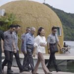 Mahathir Mohamad Instagram - Saya dijemput ke Coconest, di Tanjung Rhu Langkawi. Coconest diusaha Hakim dan Amrina yang telah memenangi pertandingan AirBnb’s 2022/2023 Global Design-Build, The OMG Fund pada tahun lalu. Mereka mewakili Malaysia dan terpilih antara 100 pemenang bertuah untuk merealisasikan idea mereka. Langkawi punyai banyak kawasan menarik dan cantik. Pelawat tak perlu tumpu di kawasan Pantai Chenang dan Kuah semata. Banyak lagi tempat menarik umpamanya Tanjung Rhu ini. Saya ucap syabas dan tahniah kepada kedua mereka kerana berjaya tunjuk semangat tidak putus asa dalam mengejar sesuatu.