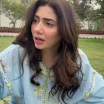 Mahira Khan Instagram – I like it when I find an angle that doesn’t really show my double chin 🍓

P.S  fallen in love with the city of Bahawalpur 👑