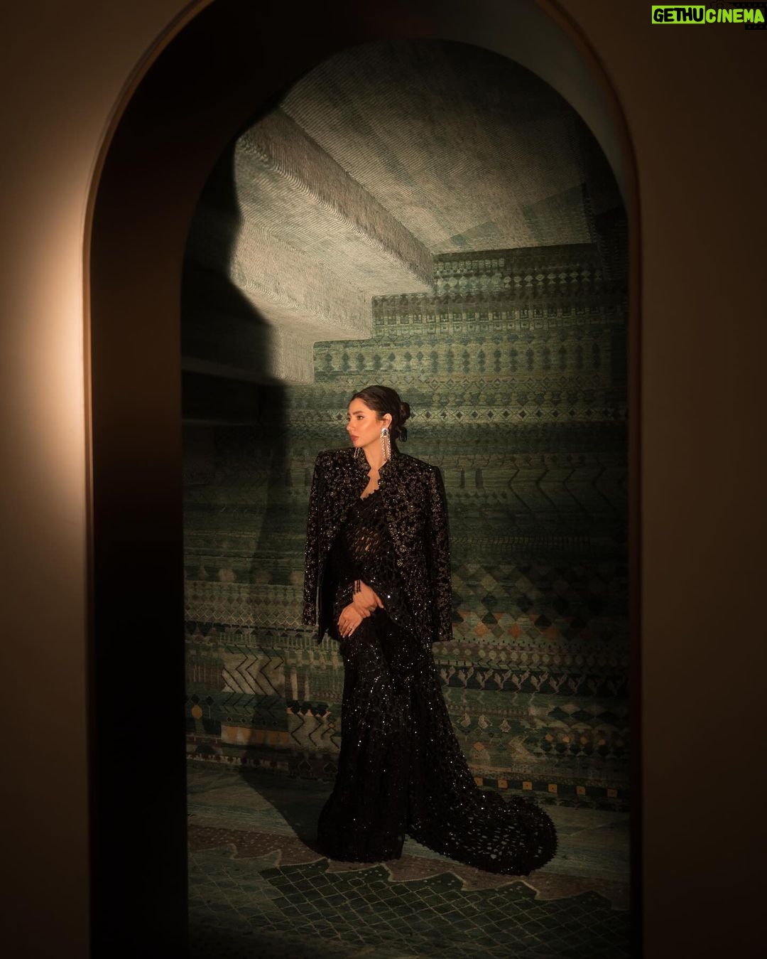 Mahira Khan Instagram - Only love 🌹 Designer - @sawangandhiofficial @sawangandhi_sg @sagarkhosla1986 Jewellery Partner - @pavitgujraldesigns Creative Director and Styling - @gopalikavirmani Location - @jaipurrugs Hair - @kasa.dubai @shireena23 PR - @stanley.communications @stanleycommdxb Videography - @rishabh_sain_ Photography - @shahbazshaziofficial Makeup - @iambabarzaheer