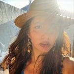 Mahira Khan Instagram – Solargenic. Photogenic. Shoot🎧

P.S manifesting a teeny tiny holiday💭
