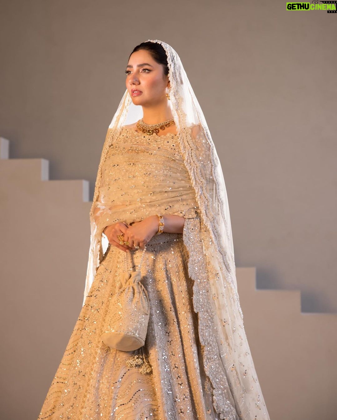 Mahira Khan Instagram - Only love 🌹 Designer - @sawangandhiofficial @sawangandhi_sg @sagarkhosla1986 Jewellery Partner - @pavitgujraldesigns Creative Director and Styling - @gopalikavirmani Location - @jaipurrugs Hair - @kasa.dubai @shireena23 PR - @stanley.communications @stanleycommdxb Videography - @rishabh_sain_ Photography - @shahbazshaziofficial Makeup - @iambabarzaheer