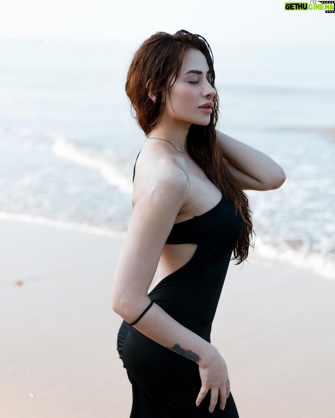 Mahira Sharma - 786.1K Likes - š