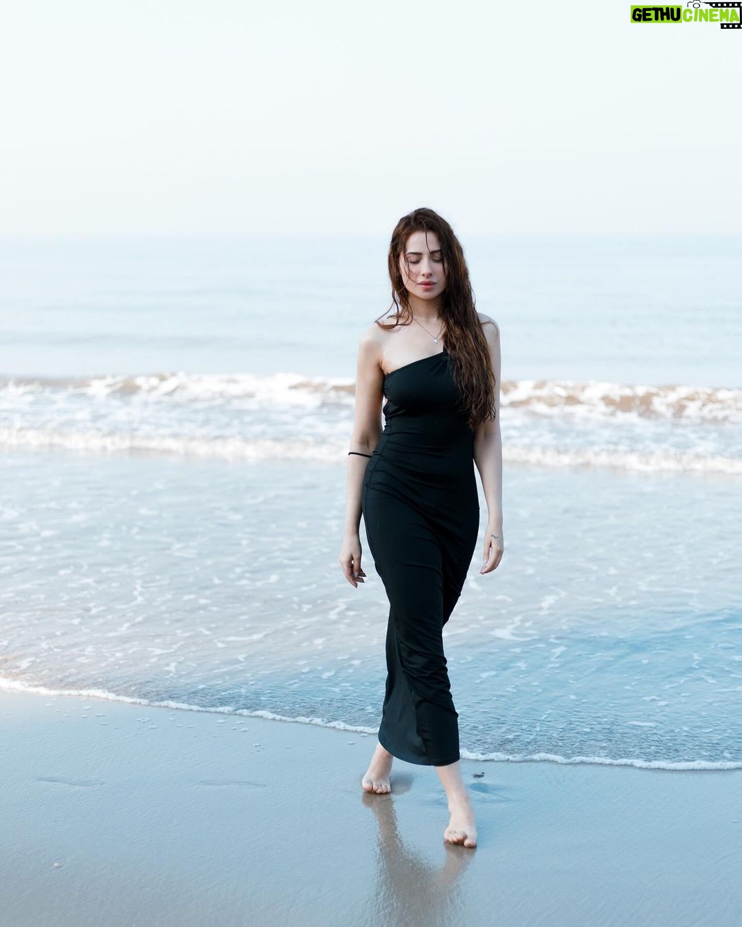 Mahira Sharma - 786.1K Likes - š