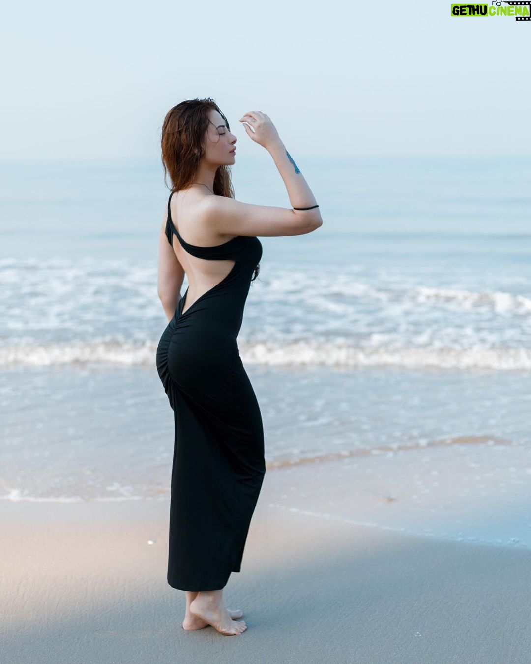 Mahira Sharma - 786.1K Likes - š