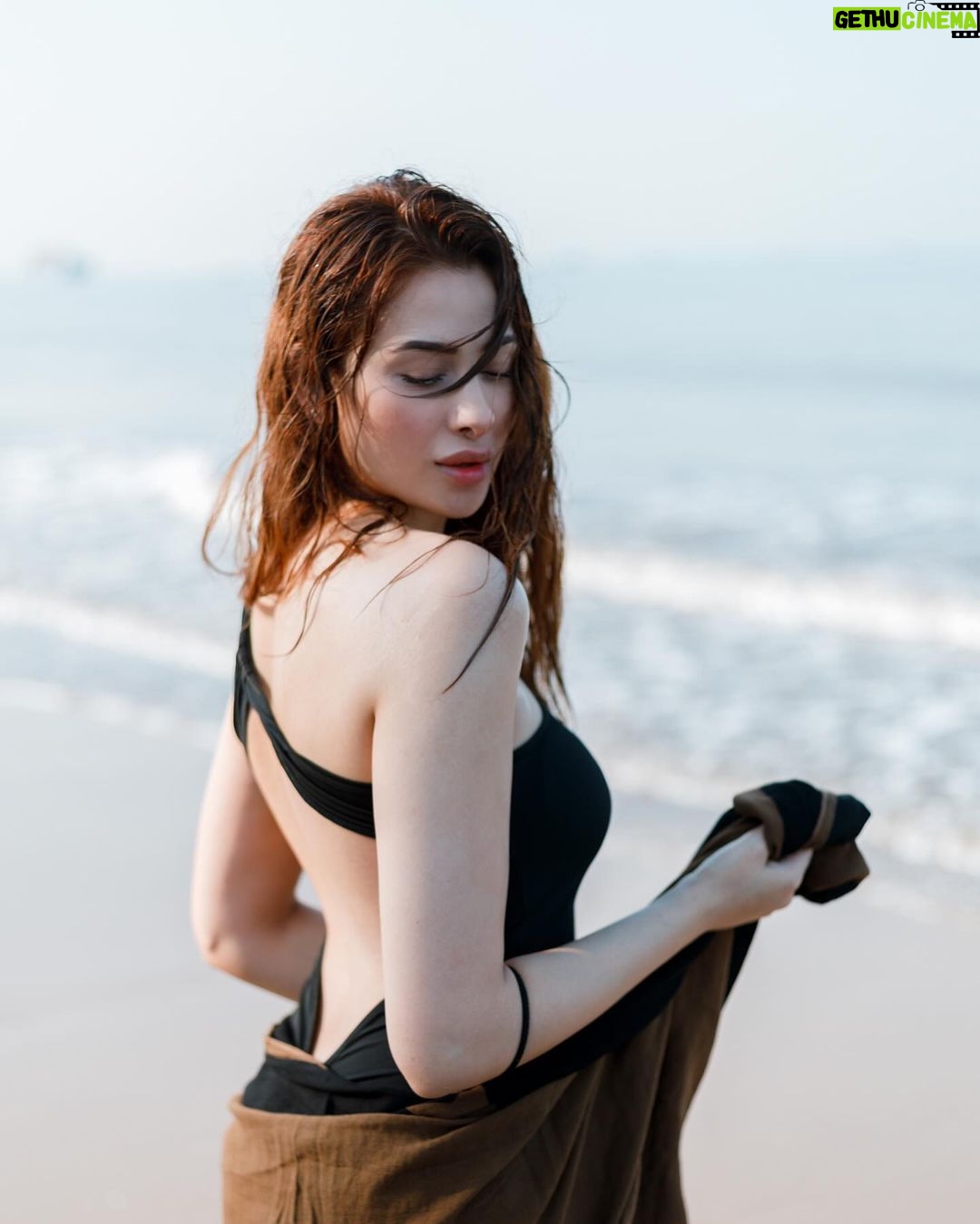 Mahira Sharma - 786.1K Likes - š