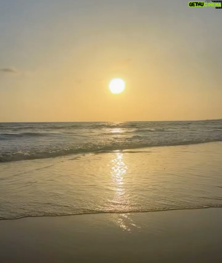Mahira Sharma - 0.9 Million Likes - āļø