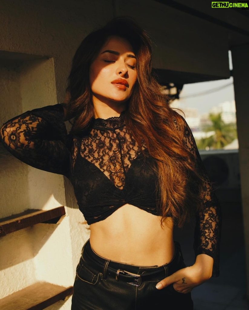 Mahira Sharma Instagram - Black Again!🕷️