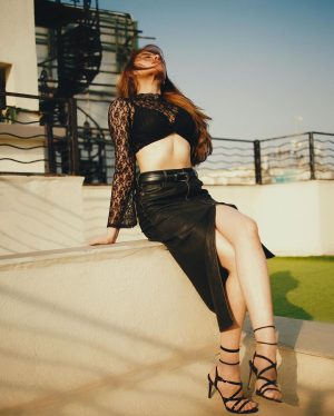 Mahira Sharma Instagram - Black Again!🕷️