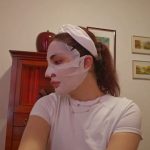 Mahnaz Afshar Instagram - 👌 چندین بار در دایرکت ازم روتین مراقبت از پوستم را پرسیده بودید۔ اینم بخشی از زندگی شخصی و کاری تک تک ما محسوب میشه۔ که بعد از ۴۰ سالگی به بالا مهم تر میشه۔ و براتون به اشتراک گذاشتم البته که پوست من پوست چربیه و ممکنه دیرتر خط خطوط عمیق پیدا کنه ولی مصیبت جوش تا همیشه با منه:) ما زنان باید حواسمون باشه به هرشکلی که امکانش هست از جسم و روح و ذهن مراقبت کنیم 😎۔💙 Establishing a daily skincare routine is crucial for maintaining healthy and youthful-looking skin, especially after 40. @jlo 👌