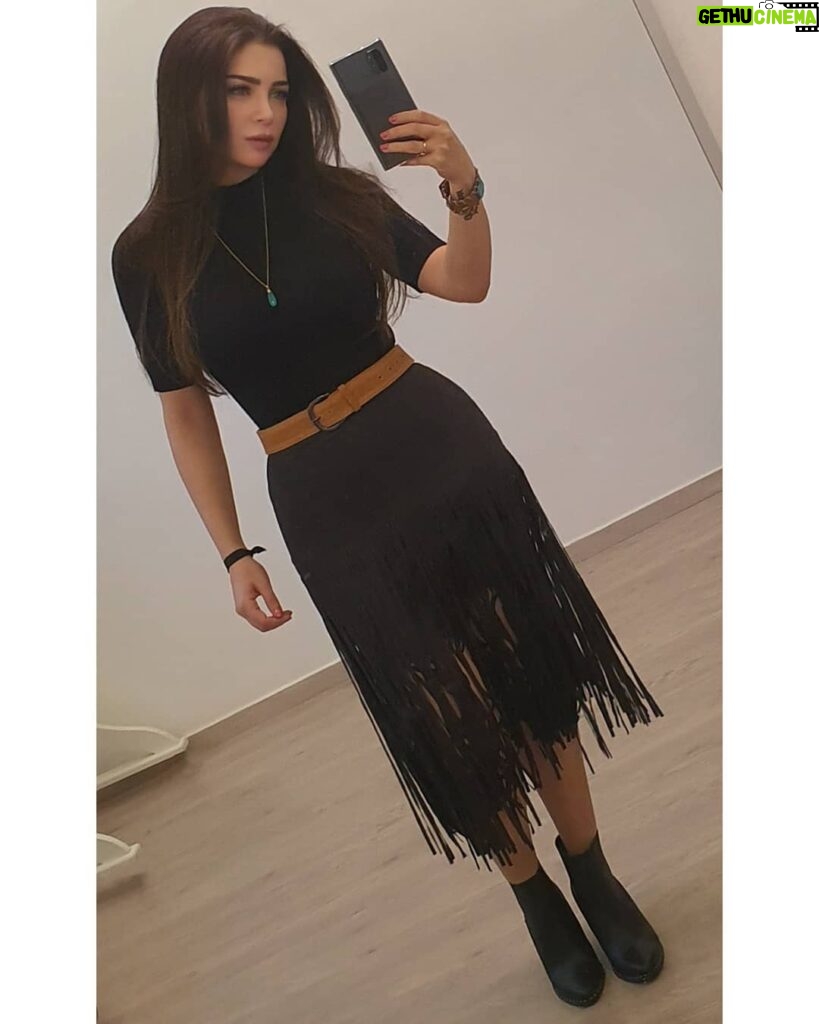 Mai Ezz ElDein Instagram - 🖤 . . #ootd #skirt & #bracelet @onstylistofficial #necklace @menna_ali_designs #lenses @anesthesia.monros.eg #anesthatic_mar #makeup @sephoraoriginal