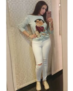 Mai Ezz ElDein Instagram - #ootd 🧚‍♀️ @ablafahita 😊😘 . 👕 @elisabettafranchi @ego_eg 👖@zara