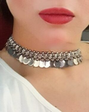Mai Ezz ElDein Instagram - 💋
.
.
.
#makeup @mac_original.eg 
#choker @menna_ali_designs 
#top @nadaakram