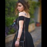 Mai Ezz ElDein Instagram - #throwback #summer2018 🖤 #📸by @yousseftayehphotography #Look details in the app #maiezzeldinapp📲 . . #ذكري صيف ٢٠١٨ #تفاصيل_اللوك في التطبيق #تطبيق_مي_عزالدين📲 تصوير @yousseftayehphotography