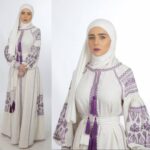 Mai Ezz ElDein Instagram - 💜🧕 إطلالة بوستر المسلسل الثالث الفستان @laresta_fashion مكياج @zeinabhassan_ الطرحة @kashkhaofficial #specialthanks to @laresta_fashion 💋💜