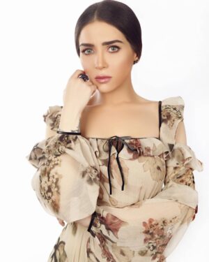 Mai Ezz ElDein Instagram - 🦋🍁🍃🍂🦋🍁🍃🍂
@zeenazaki #designs
.
.
تصميمات @zeenazaki
.
.
.
#specialthankstothewholeteam😘❤
#photographer📸 @mahmoudabdelsalamm 
#my_image_consultant @youmnamoustafa 
#hairdresser @hassanbourji_ 
#makeup @zeinabhassan_
#Dubai #دبي #maiezzeldin_fashion_world👠👜👗 #عالم_أزياء_مي_عزالدين👠👜👗 #maiezzeldin #مي_عزالدين #floral #dress