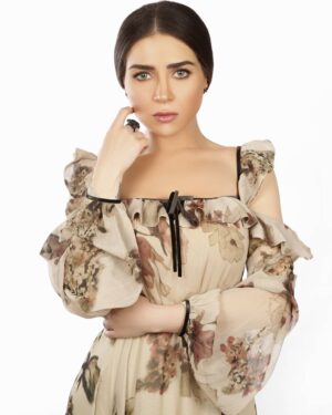 Mai Ezz ElDein Instagram - 🦋🍁🍃🍂🦋🍁🍃🍂
@zeenazaki #designs
.
.
تصميمات @zeenazaki
.
.
.
#specialthankstothewholeteam😘❤
#photographer📸 @mahmoudabdelsalamm 
#my_image_consultant @youmnamoustafa 
#hairdresser @hassanbourji_ 
#makeup @zeinabhassan_
#Dubai #دبي #maiezzeldin_fashion_world👠👜👗 #عالم_أزياء_مي_عزالدين👠👜👗 #maiezzeldin #مي_عزالدين #floral #dress