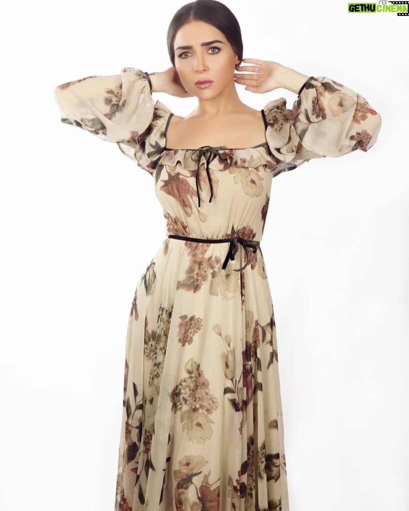 Mai Ezz ElDein Instagram - 🦋🍁🍃🍂🦋🍁🍃🍂 @zeenazaki #designs . . تصميمات @zeenazaki . . . #specialthankstothewholeteam😘❤ #photographer📸 @mahmoudabdelsalamm #my_image_consultant @youmnamoustafa #hairdresser @hassanbourji_ #makeup @zeinabhassan_ #Dubai #دبي #maiezzeldin_fashion_world👠👜👗 #عالم_أزياء_مي_عزالدين👠👜👗 #maiezzeldin #مي_عزالدين #floral #dress
