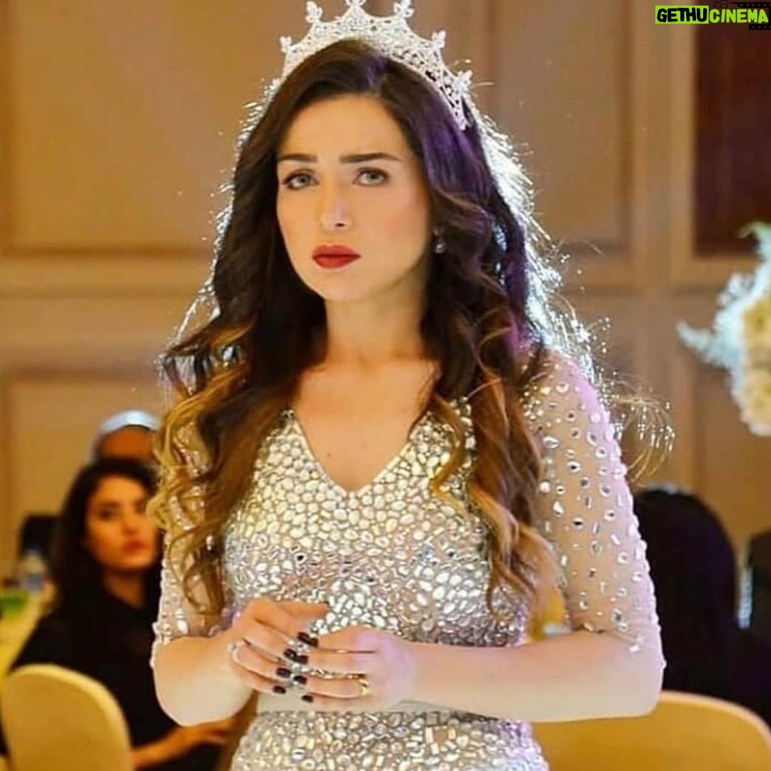 Mai Ezz ElDein Instagram - 👸🏼 نفس نظرة البؤس دي كانت علي وشي إمبارح لما عرفت إن رمضان فاضل عليه إسبوع و إننا هنكون بنصور حتي في رمضان 😒 طيب رمضان كريم عليكم مقدماً أشوفكم في #جزيرة_غمام