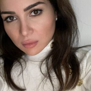Mai Ezz ElDein Instagram - 💇🏻‍♀️#haircut 
و آدي الشعر قصيناه 🙈 يا رب مندمش كالعادة في خلال يومين بالكتير 😒
