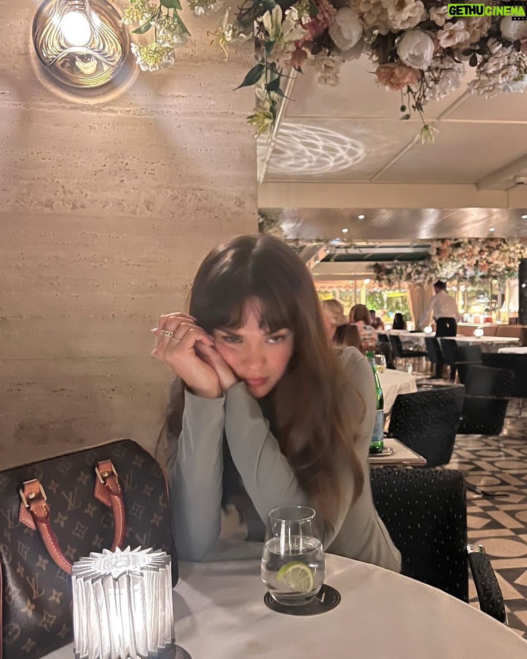 Maia Mitchell Instagram - Important to have friends who are obsessed with you and will meet you anywhere if you’re a bit lonely! ily @minke baby 💕 Provence-Alpes-Cote d'Azur, France