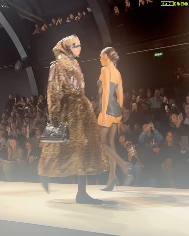 Maia Mitchell Instagram - Grazie @dolcegabbana 🖤 The show was perfection. #DGSS24 #DolceGabbana Milan, Italy