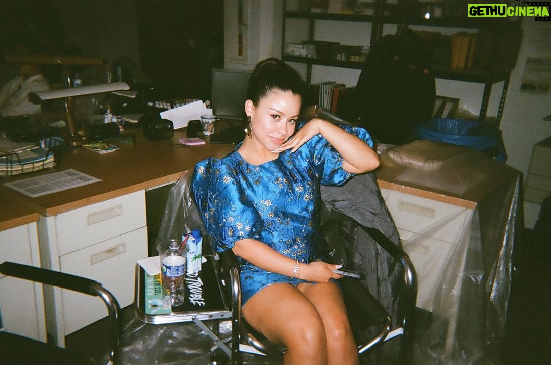 Maia Mitchell Instagram - Friends on (old) film 🤍