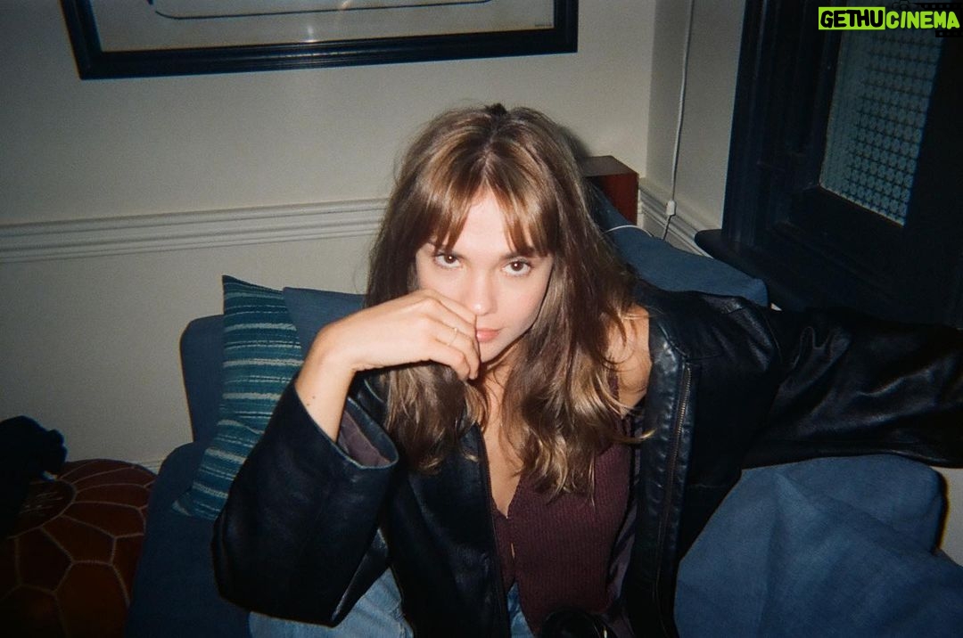 Maia Mitchell Instagram - Friends on (old) film 🤍
