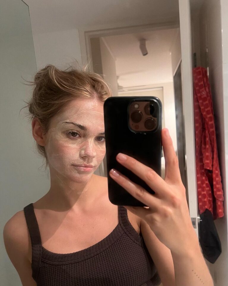 Maia Mitchell Instagram - If it’s against the rules to do a grid of just mirror selfies then LOCK ME UP 🥵