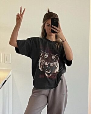 Maia Mitchell Instagram - If it’s against the rules to do a grid of just mirror selfies then LOCK ME UP 🥵
